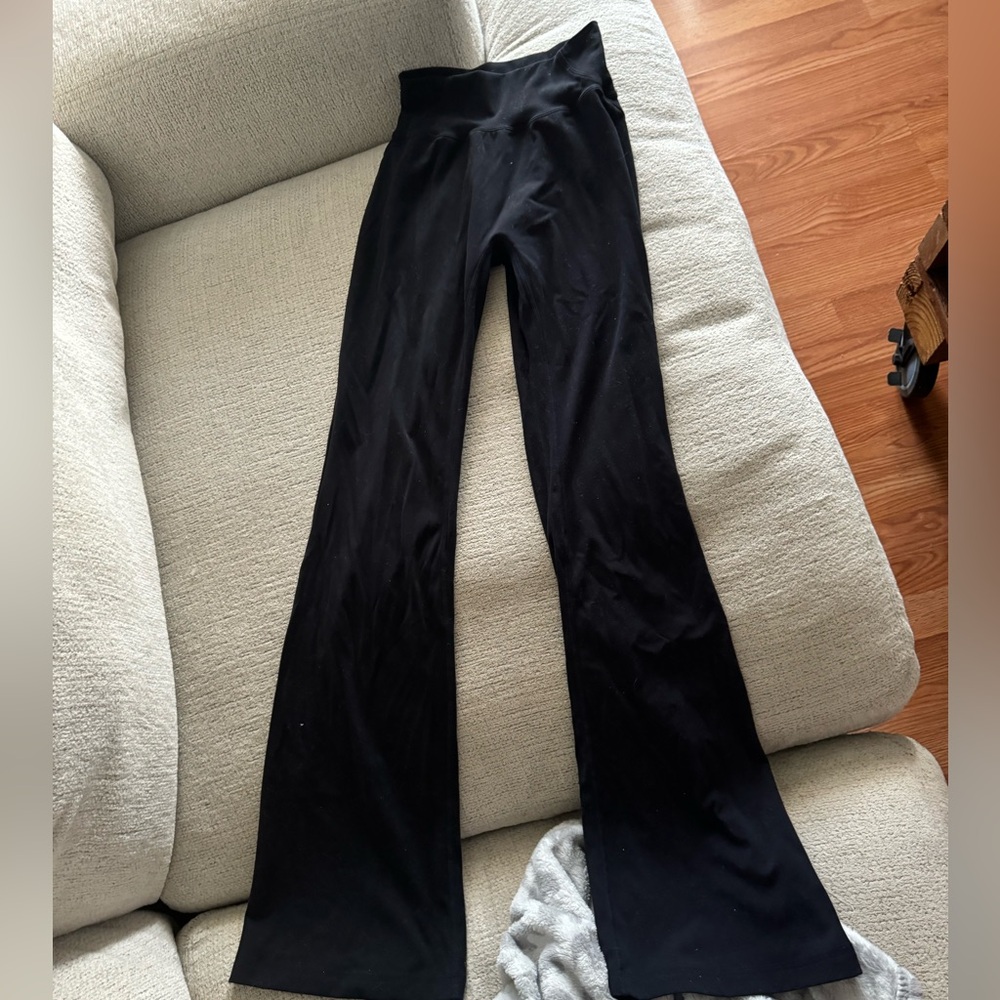 Alphalete Aura black flare leggings